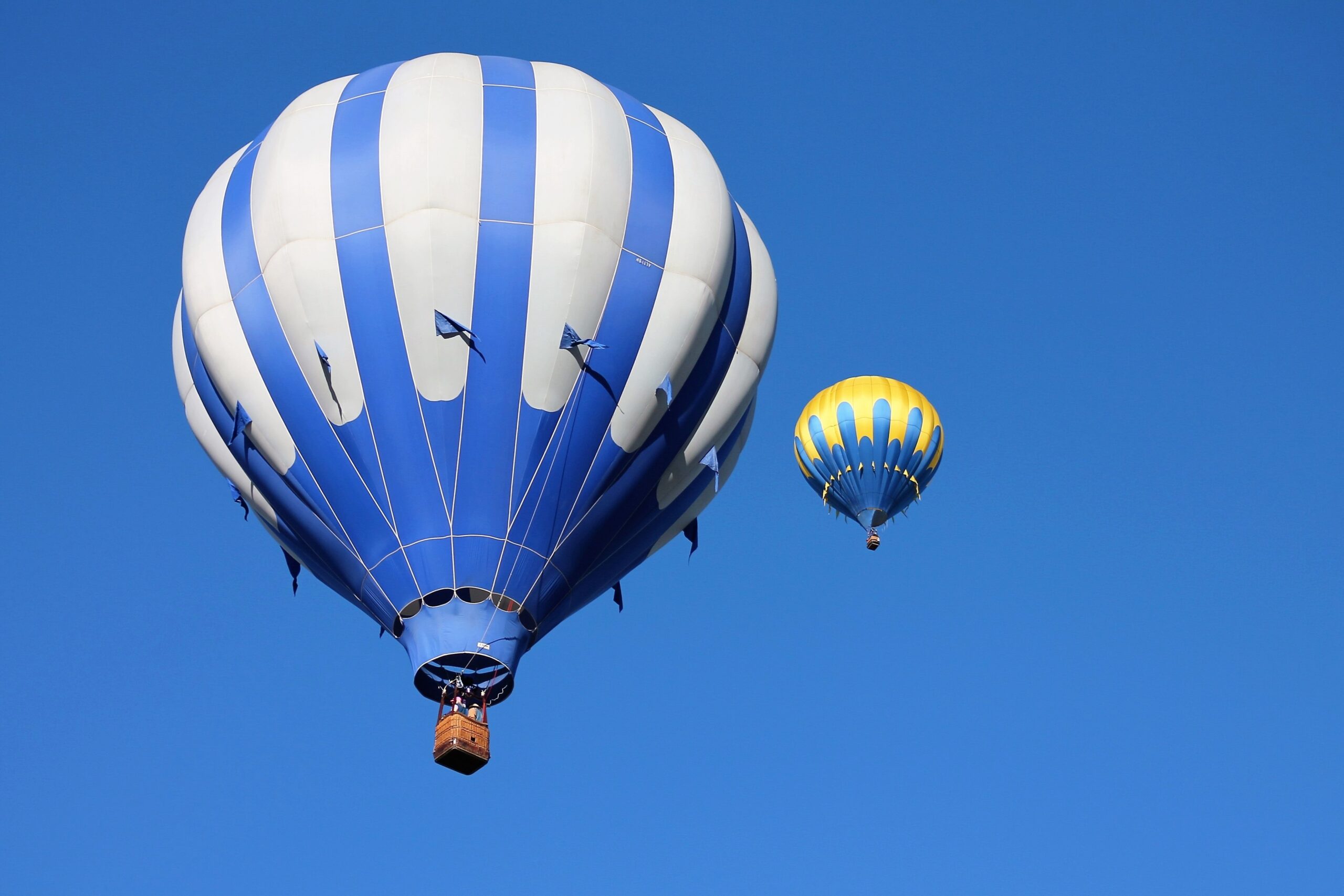 Egypt’s Civil Aviation Ministry suspends hot air balloons.